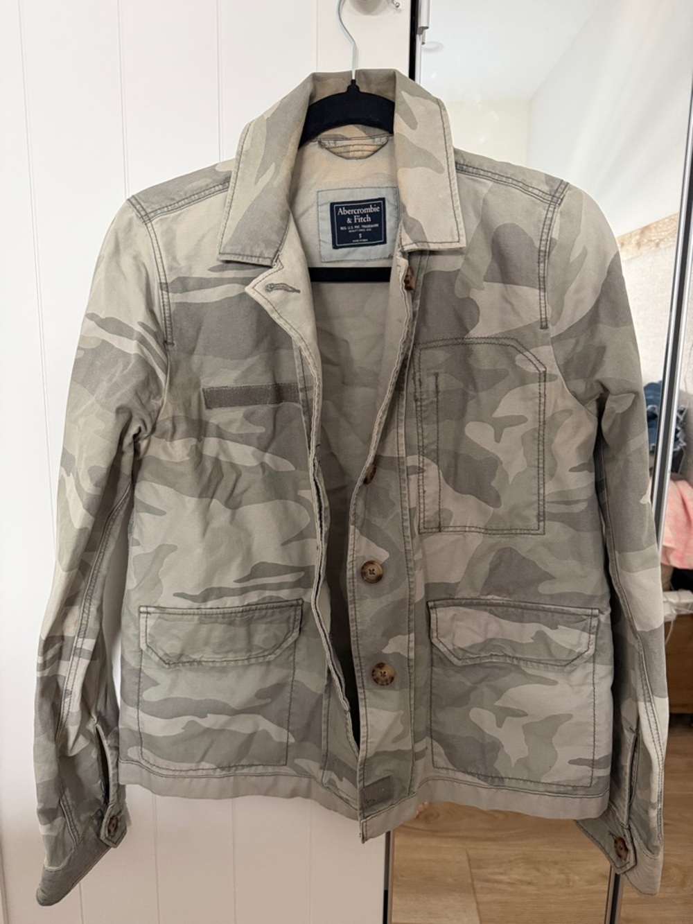 Abercrombie & Fitch Neutral Camouflage Button-Up Jacket - Gray/Beige